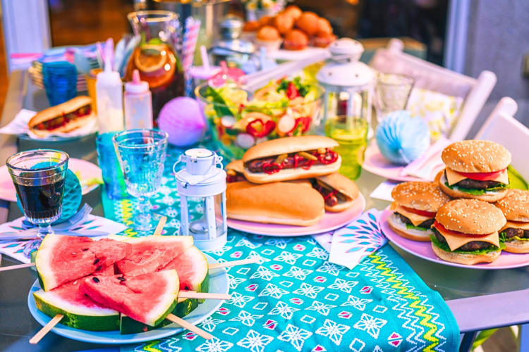 https://res.cloudinary.com/hz3gmuqw6/image/upload/c_fill%2Cq_auto%2Cw_750/f_auto/pool-party-food-phpB8oKSE